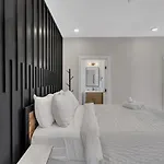 10 Min Drive Downtown, Roof Deck, Pet Friendly Holiday home Nashville