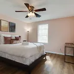 Apartment Prime Location With Balcony Near Broadway And Golf Nashville