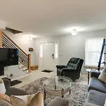 Prime Location With Balcony Near Broadway And Golf *