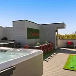Holiday home The Americana Abode Rooftop Hot Tub Game *