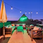 Designer Single Family House-Rooftop- Hot Tub