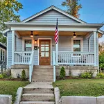 Fully Furnished Bungalow With Deck Near City Center