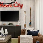 The Americana Abode Rooftop Hot Tub Game *