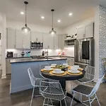 New East Retreat 12 Mins To Broadway *