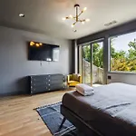 Epic Luxury Mansion W Skyline Views