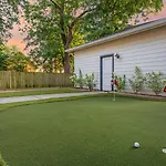 The Urban Farmhouse - Hot Tub & Bocce Ball!