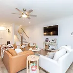Spacious W Rooftop Deck And Mural! 10 Min 2 Dt Holiday home *