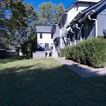 Minutes To Downtown Huge Outdoor Deck Hot Tub