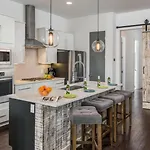 The New Nashview Rooftop-skyline View - Sleeps 12 *