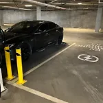 Huge Downtown Corner Unit- Pool-Gym-Walk 2 Broadway