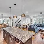 Lux East Nash-hot Tub & Rooftop Patio * Nashville