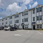 Ten Minutes To Broadway Spacious Townhouse