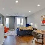 Skyline Views Romantic Fun Downtown Location