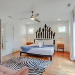 Howdy House New And Trendy With Rooftop Deck