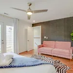 Howdy House New And Trendy With Rooftop Deck