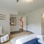 Howdy House New And Trendy With Rooftop Deck Holiday home *