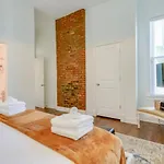 East Nash Enclave Movie Private Yard *