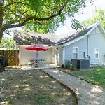 Holiday home East Nash Enclave Movie Private Yard