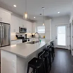 Two Gorgeous Homes Twenty Guests Amazing Location Holiday home Nashville