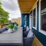 Nations Elegance Rooftop And Private Patio