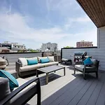 Metro Charm - Rooftop Lounge - Hot Tub Holiday home *