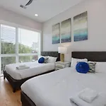 Holiday home Metro Charm - Rooftop Lounge - Hot Tub *