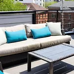 Metro Charm - Rooftop Lounge - Hot Tub Holiday home Nashville