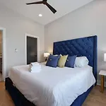 Holiday home Metro Charm - Rooftop Lounge - Hot Tub