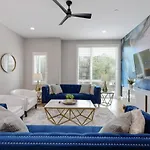 Holiday home Metro Charm - Rooftop Lounge - Hot Tub