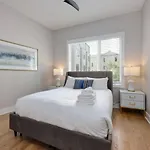 Metro Charm - Rooftop Lounge - Hot Tub Holiday home Nashville