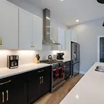 Metro Charm - Rooftop Lounge - Hot Tub * Nashville
