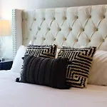 Metro Charm - Rooftop Lounge - Hot Tub Holiday home Nashville