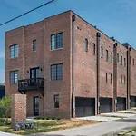 Two Beautiful Homes - Walkable To Geodis