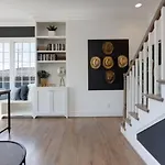 Two Beautiful Homes - Walkable To Geodis