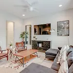 Harmony Of Dual Townhomes With 14 Beds *