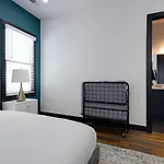 Two Townhomes- Rooftop Lounge- Hot Tub- City Views