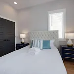 Holiday home Two Townhomes- Rooftop Lounges- Hot Tub- Game *