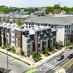 Two Townhomes- Rooftop Lounges- Hot Tub- Game Room