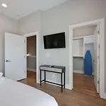 Two Townhomes- Rooftop Lounges- Hot Tub- Game