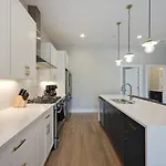 Two Townhomes- Rooftop Lounges- Hot Tub- Game Holiday home