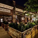 Stylish 4 Bed With Rooftop, Garage Near Hot Spots Less Than 5 Mins To Belmont, 10 Mins To Broadway, 24 Hour Hospitality Team, Perfect For Groups, Available For Long Term Rental