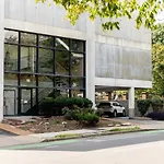 Pool, Walk Restaurants Plus Bars On Famous Music Row