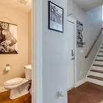 Holiday home Star Studded - Near Music Row- Private Balcony *