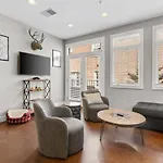 The Celebrity - Free Parking Central Vanderbilt