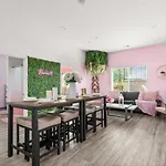 Unit 106 Stylish Condo With Free Parking And Close To Downtown