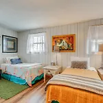 Holiday home 6 Mi To Downtown: 70s-themed In Nashville! *