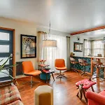 Holiday home 6 Mi To Downtown: 70s-themed In Nashville! Nashville