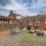 6 Mi To Downtown: 70S-Themed Home In Nashville!
