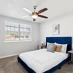 Brentwood U7 I Cozy & Comfy I 2bd I Free Parking