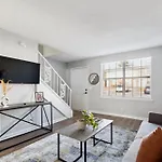 Brentwood U7 I Cozy & Comfy I 2bd I Free Parking